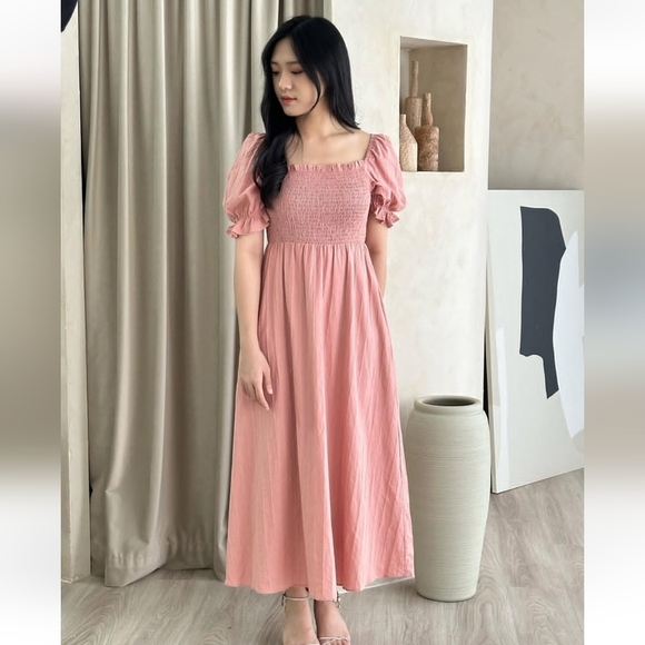 Aakaa Dresses & Skirts - Elegant Pink Smocked Maxi Dress Size S